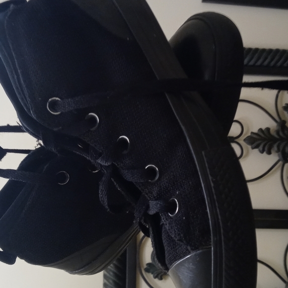 Last call Vintage Black Converse All-stars size 2Y - Picture 2 of 8